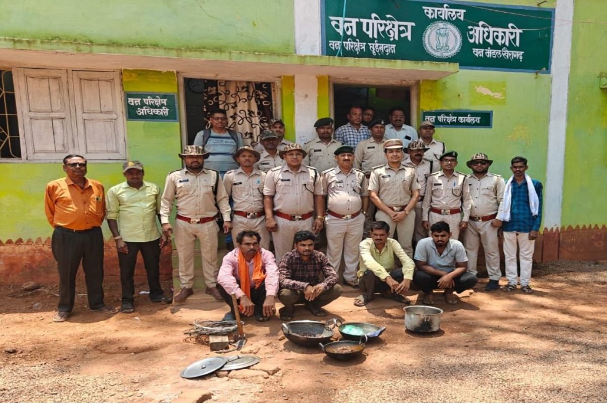 खेत में करंट बिछाकर किया जंगली सूअर का शिकार, मांस पकाते 4 आरोपी गिरफ्तार