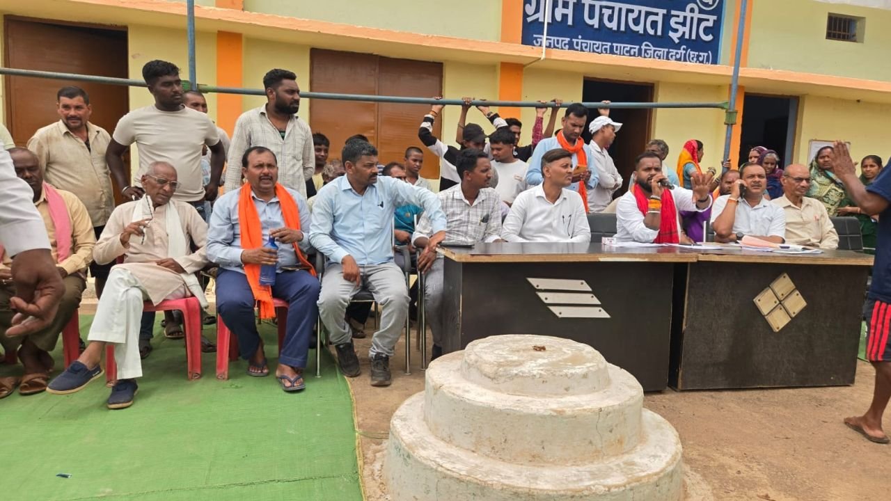 ग्राम पंचायत झीट में पीएम आवास सूची पर बनी सर्वसम्मति, 636 हितग्राहियों के नामों पर ग्राम सभा में हुई पारदर्शी चर्चा
