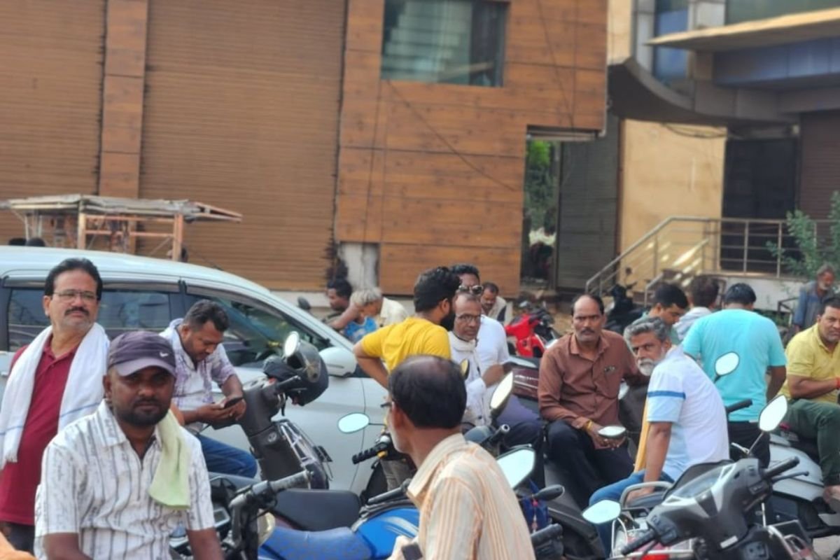 रायपुर में सफाई व्यवस्था ठप: भुगतान नहीं मिलने पर सफाई ठेकेदारों की हड़ताल, 70 वार्ड प्रभावित
