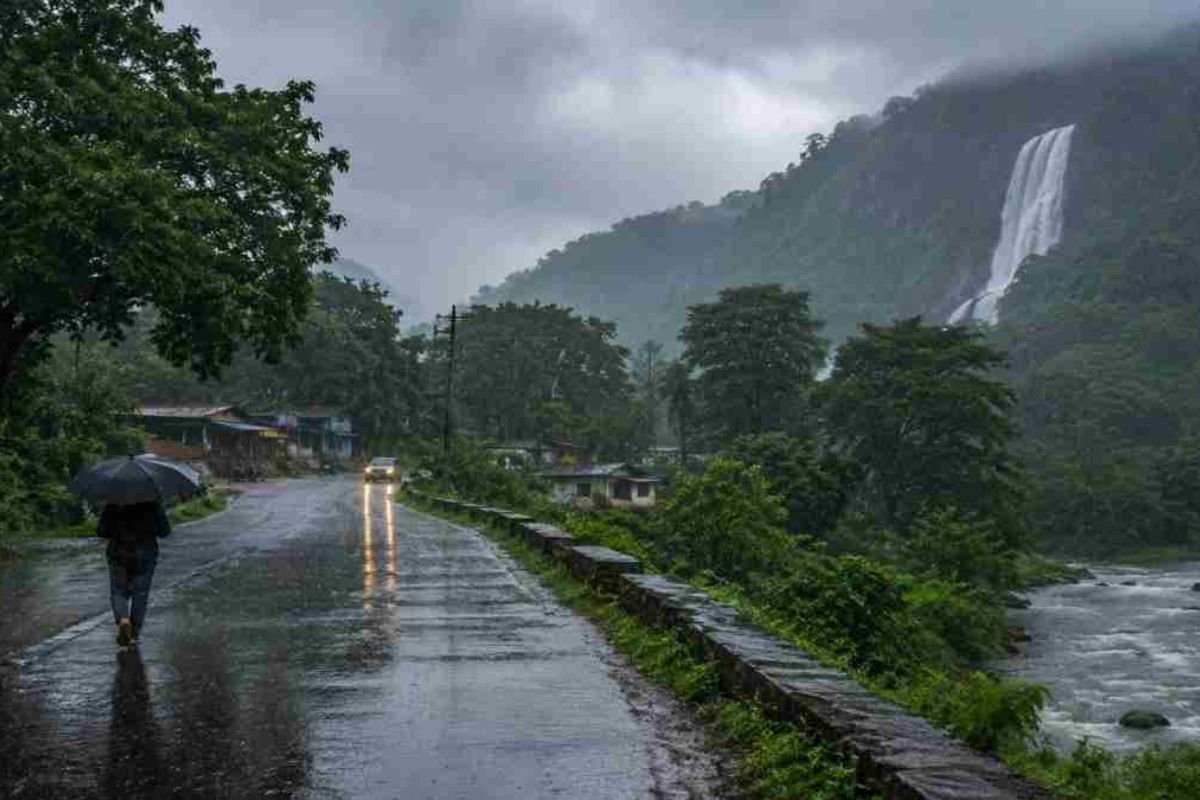 MP Weather Update: कई हिस्सों में तेज बारिश का दौर शुरू होने की उम्मीद, गर्मी से मिलेगी राहत, जानें मौसम का हाल