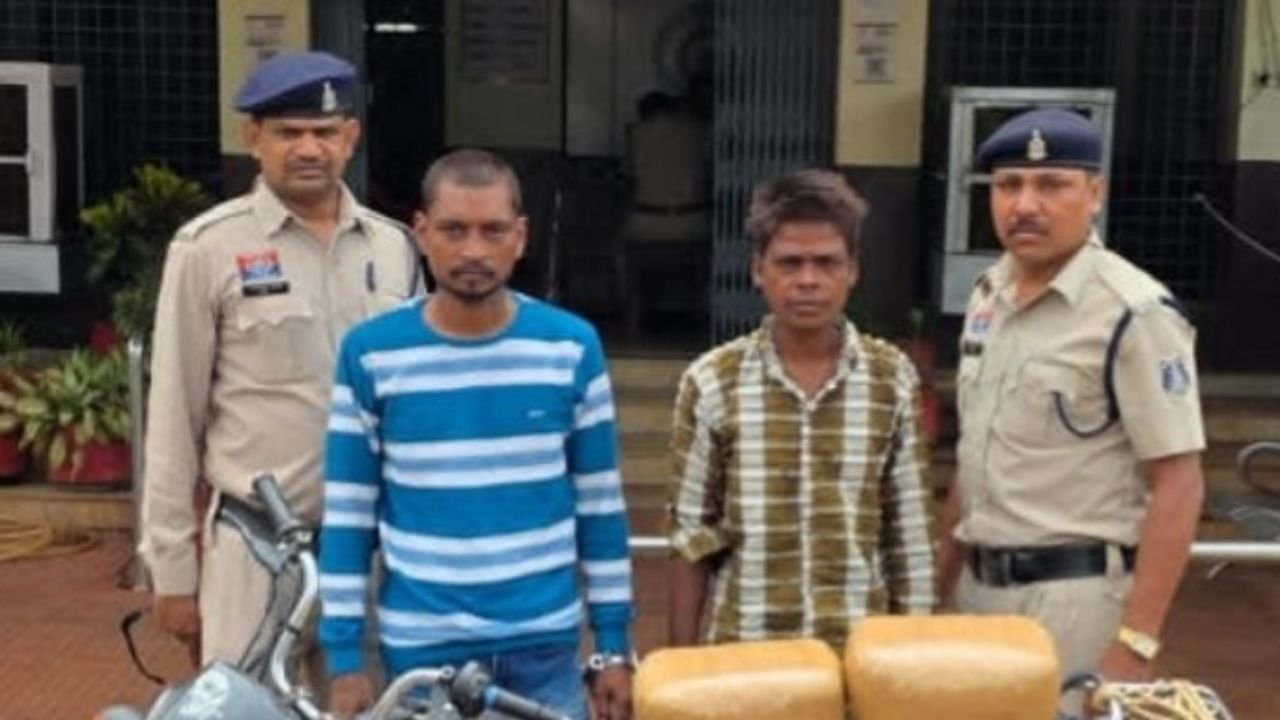Durg News: वाहन चेकिंग में दुर्ग पुलिस की बड़ी सफलता, 5.189 किलो गांजा के साथ दो तस्कर गिरफ्तार, 2.80 लाख का माल जब्त