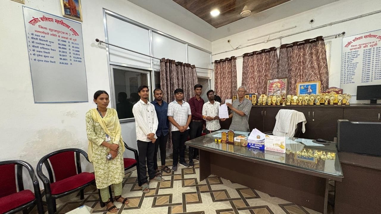 Surajpur News: कॉलेज के वॉशरूमों की बदहाल व्यवस्था पर एबीवीपी का विरोध, सात दिन में सुधार नहीं हुआ तो आंदोलन की चेतावनी