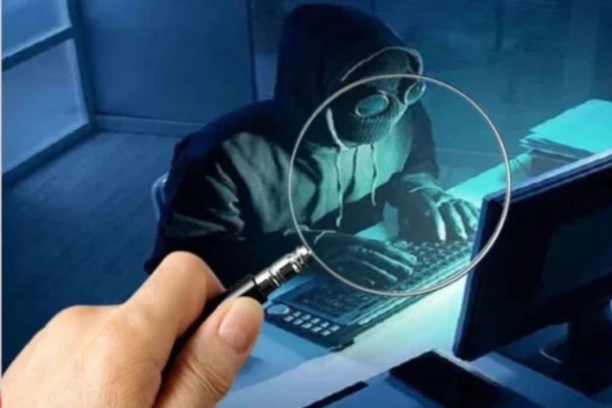 Bilaspur Fraud: शेयर बाजार में बड़ी सेंध, व्यवसायी के माता-पिता के खातों से लाखों का ट्रांसफर