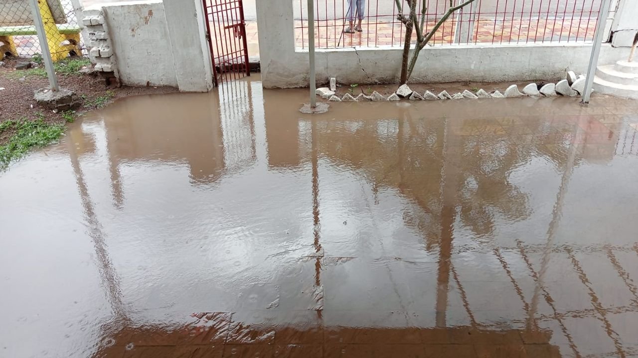 Durg News: दो दिन की बारिश में डूबा उतई, जलनिकासी व्यवस्था पर उठे सवाल, जनप्रतिनिधियों की चुप्पी पर नाराजगी