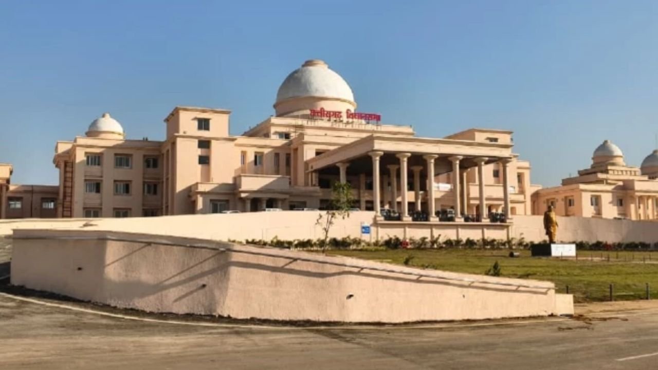 CG Assembly Monsoon Session: छत्तीसगढ़ विधानसभा में माओवादी हिंसा के खात्मे पर धन्यवाद प्रस्ताव पारित, कांग्रेस ने चर्चा से बनाई दूरी