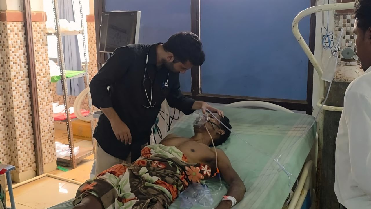 Kondagaon Crime News: कोंडागांव में युवक पर जानलेवा हमला, मंडी परिसर में चाकू से 5 वार, हालत खतरे से बाहर