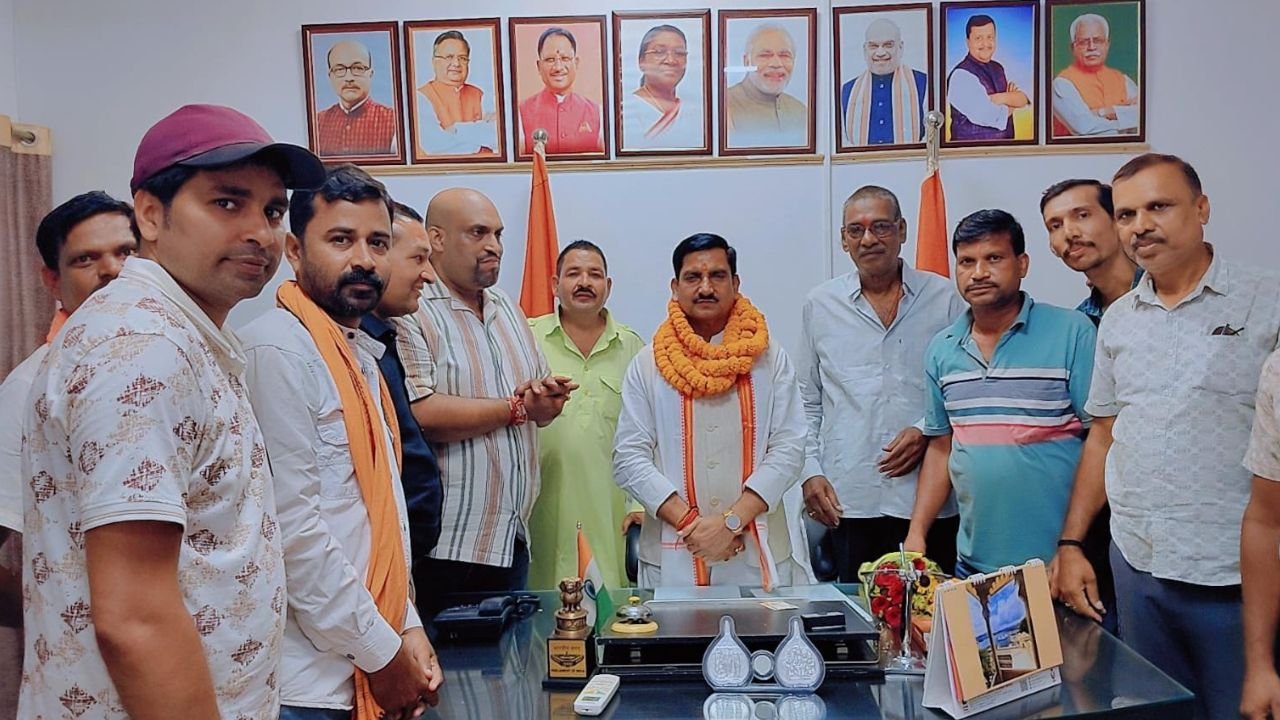 Bilaspur News: वीर दुर्गादास जयंती पर बिलासपुर में होगा भव्य महासम्मेलन, राठौर समाज ने जनसंपर्क अभियान किया तेज