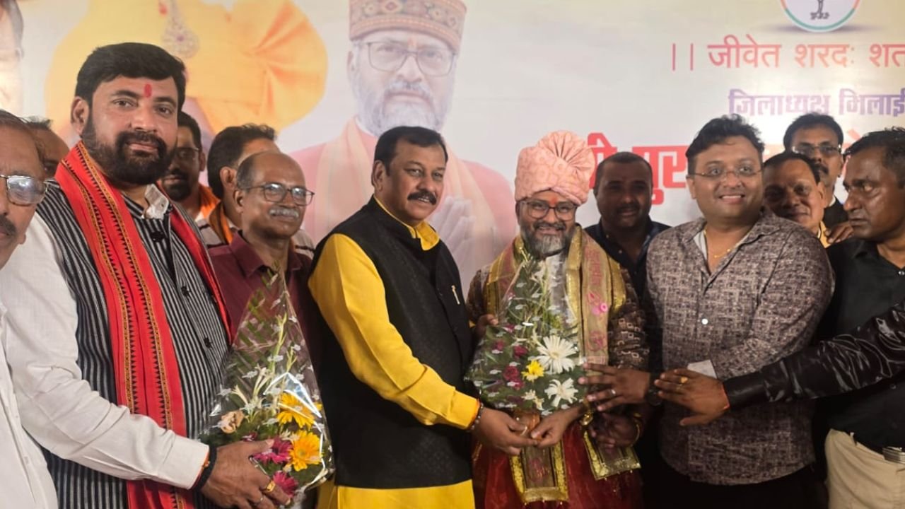 Bhilai News: सांसद विजय बघेल ने भाजपा जिलाध्यक्ष पुरुषोत्तम देवांगन को जन्मदिन की दी शुभकामनाएं, उत्तम स्वास्थ्य, सफल संगठनात्मक नेतृत्व की कामना की