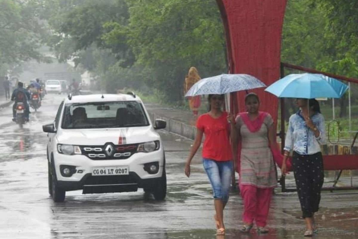 CG Weather Update: छत्तीसगढ़ में बारिश का अलर्ट; 14 जिलों में येलो अलर्ट जारी, तेज हवा और बिजली गिरने की चेतावनी