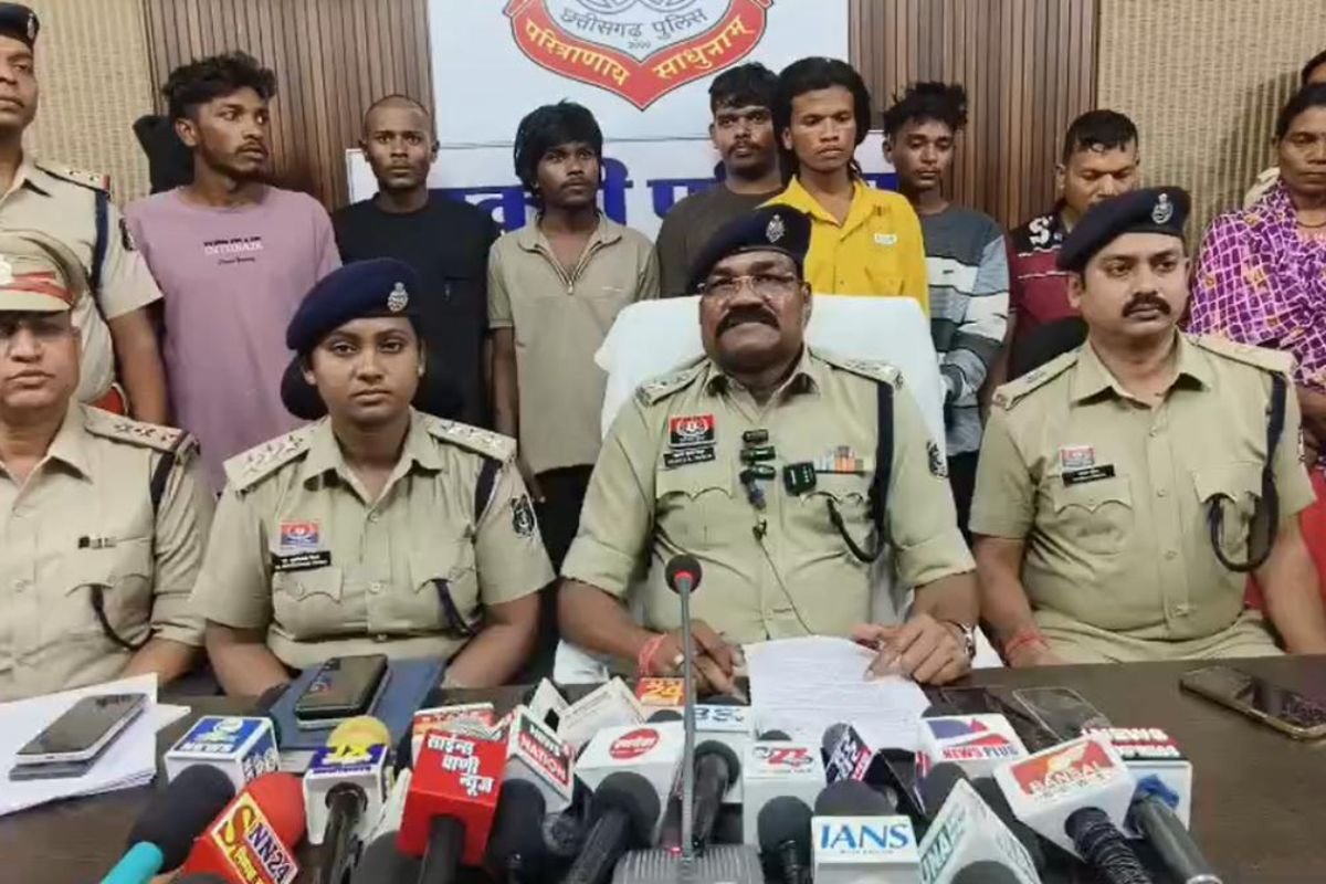 CG News: सक्ती में रिश्तों का खूनी अंत: प्रेमी ने पत्नी के साथ मिलकर प्रेमिका की कराई हत्या