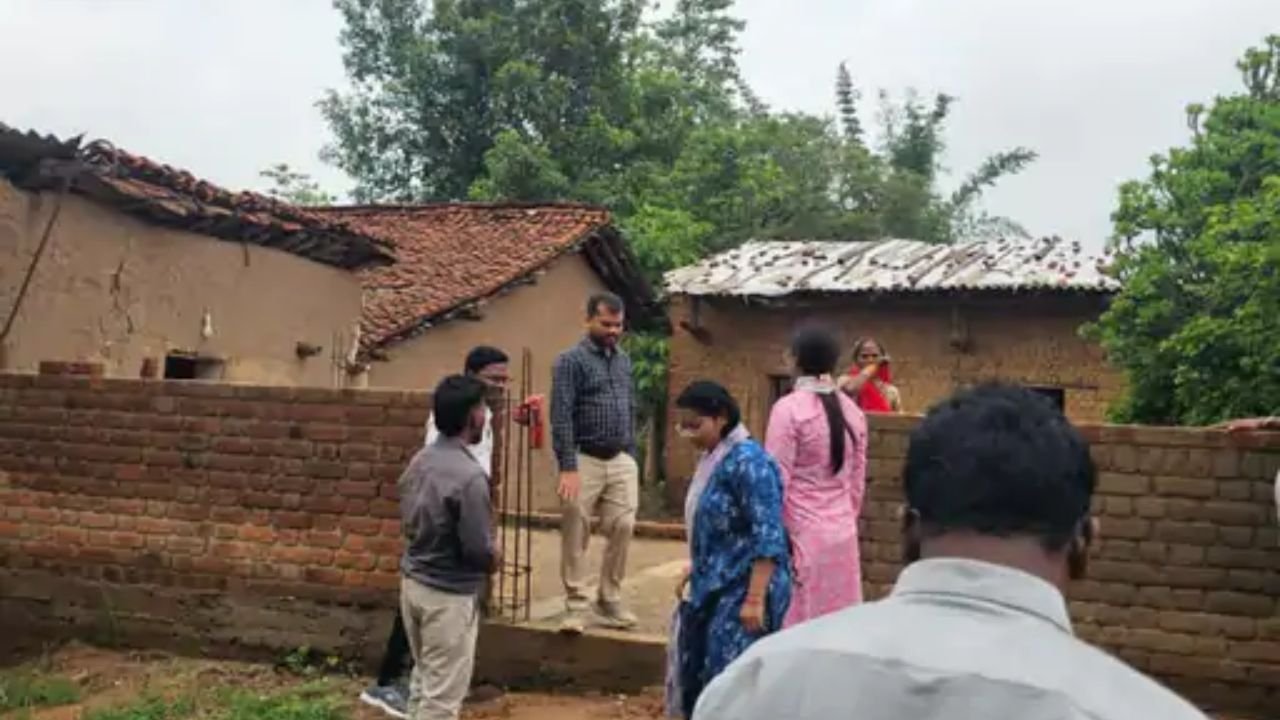 Chhattisgarh News: जीपीएम में पीएम आवास और खरीफ तैयारियों की समीक्षा, सीईओ ने आवास निर्माण में तेजी के दिए निर्देश
