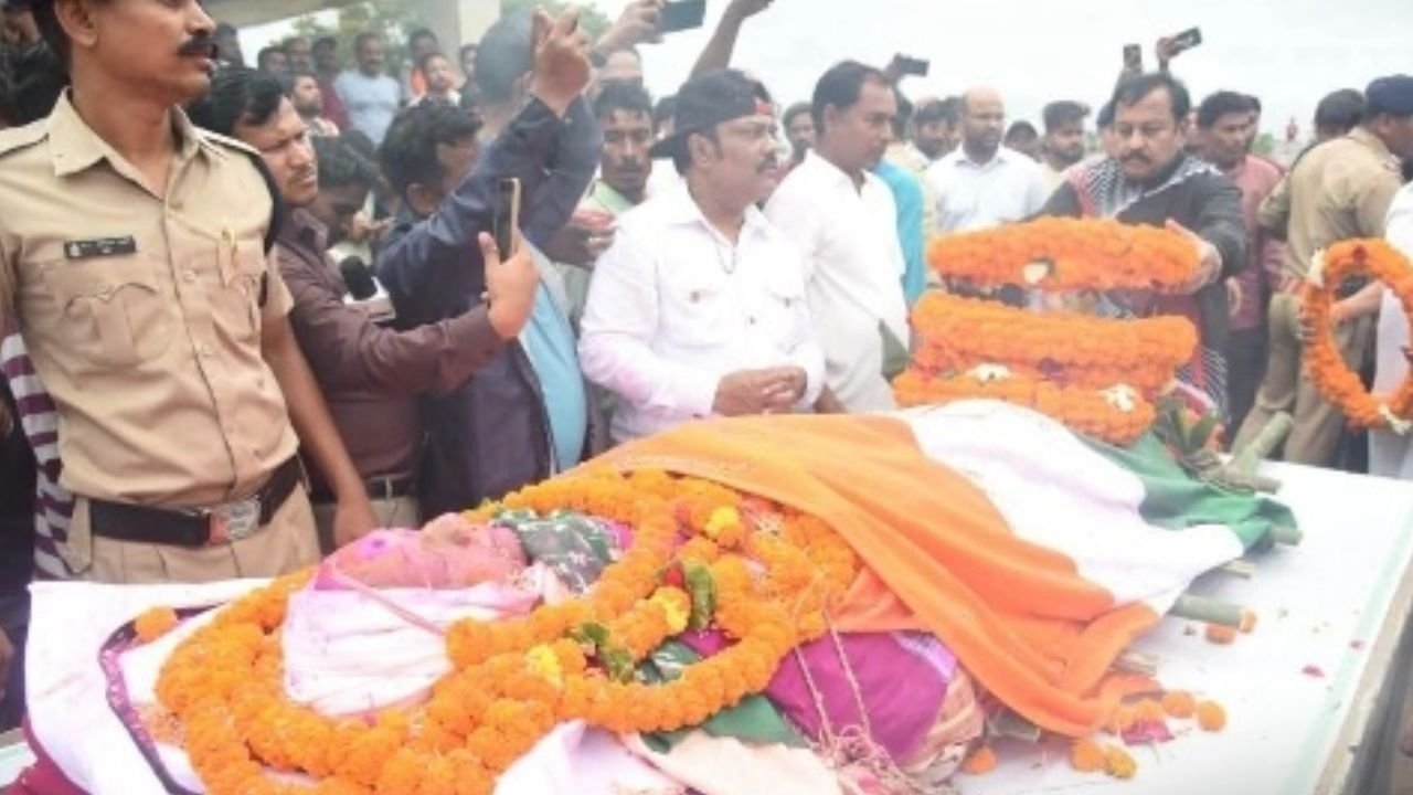 पंडवानी सम्राज्ञी डॉ. तीजन बाई को सांसद विजय बघेल की भावभीनी श्रद्धांजलि, बोले- उनकी अमर आवाज़ हमेशा गूंजती रहेगी