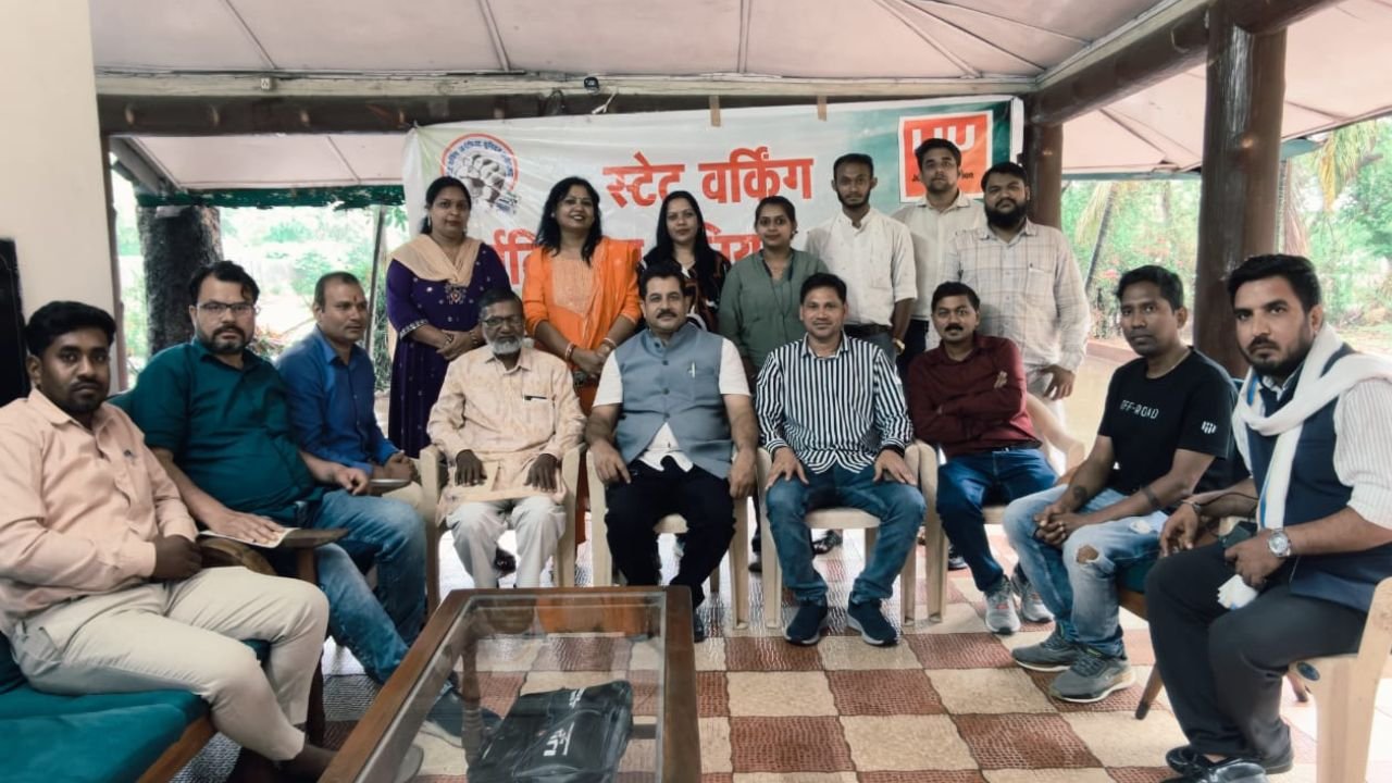 Dhamtari News: धमतरी में स्टेट वर्किंग जर्नलिस्ट यूनियन का संगठन विस्तार, पत्रकार हितों और अधिकारों पर हुई अहम बैठक