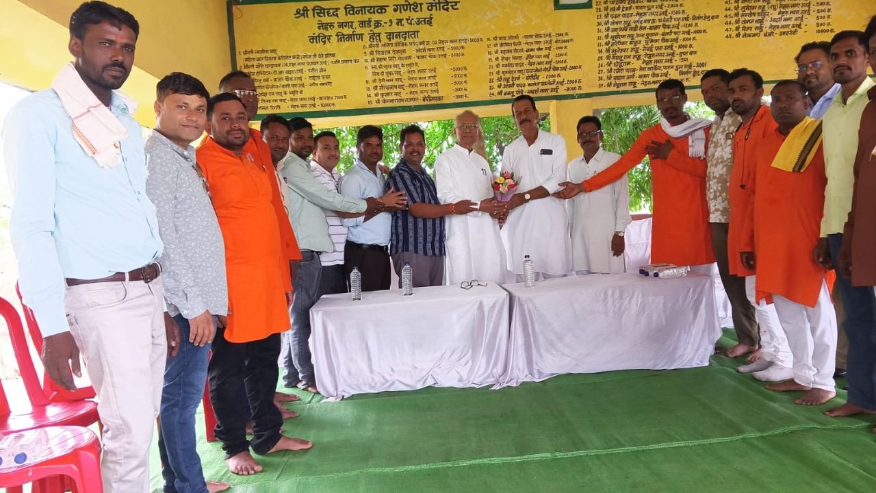 उतई के श्री सिद्धिविनायक गणेश मंदिर पहुंचे पूर्व गृहमंत्री ताम्रध्वज साहू, 9वें स्थापना दिवस पर लिया भगवान गणेश का आशीर्वाद