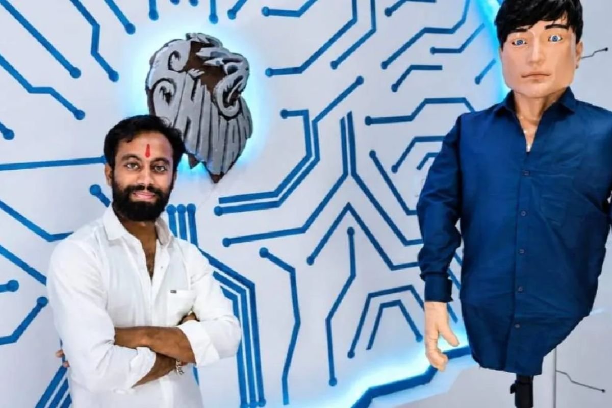 MP News: डिंडौरी के युवा ने रचा इतिहास; घर के कमरे को बनाया AI लैब, तैयार किया इंसानों से बात करने वाला रोबोट