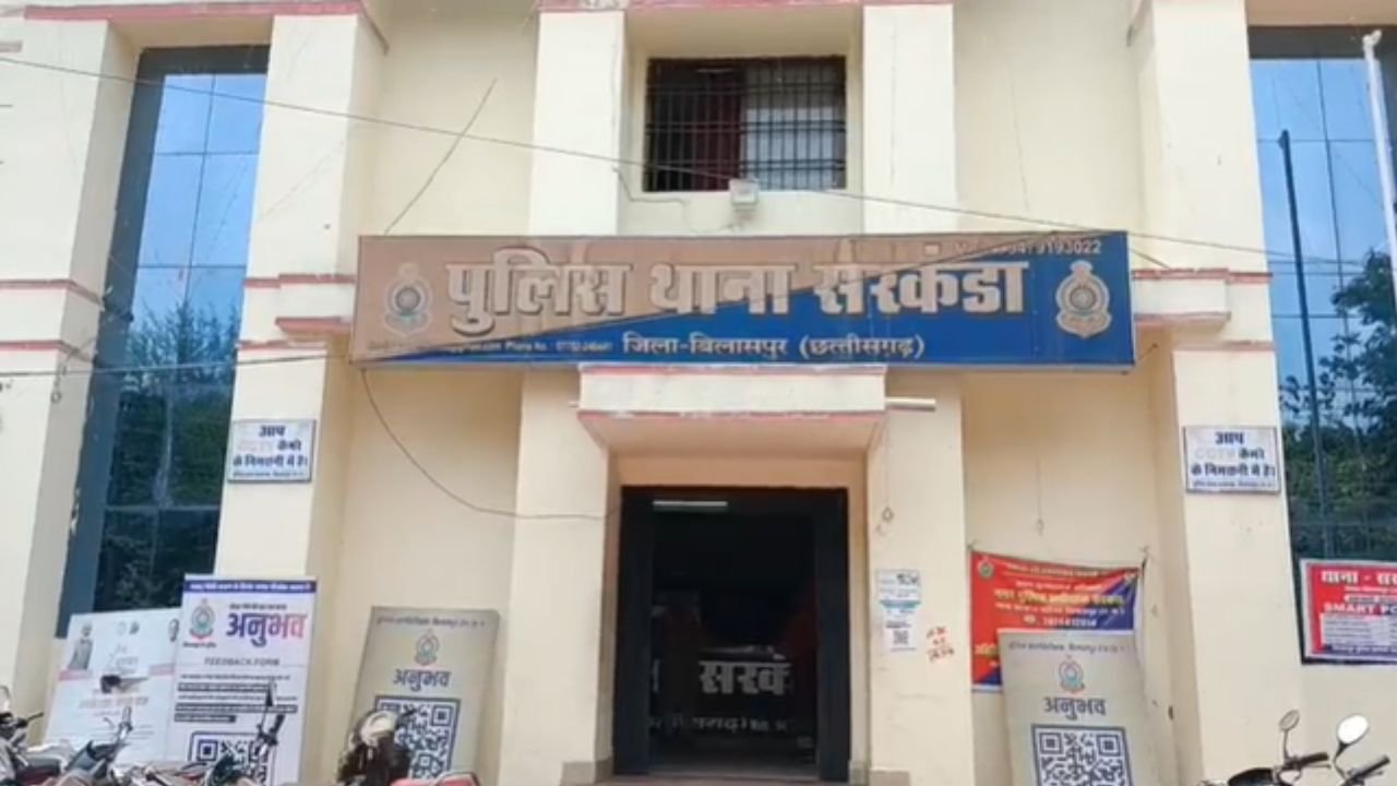 Bilaspur News: बिलासपुर में कानून व्यवस्था पर सवाल, वायरल वीडियो में युवकों की बेरहमी से पिटाई, जानें पूरा मामला