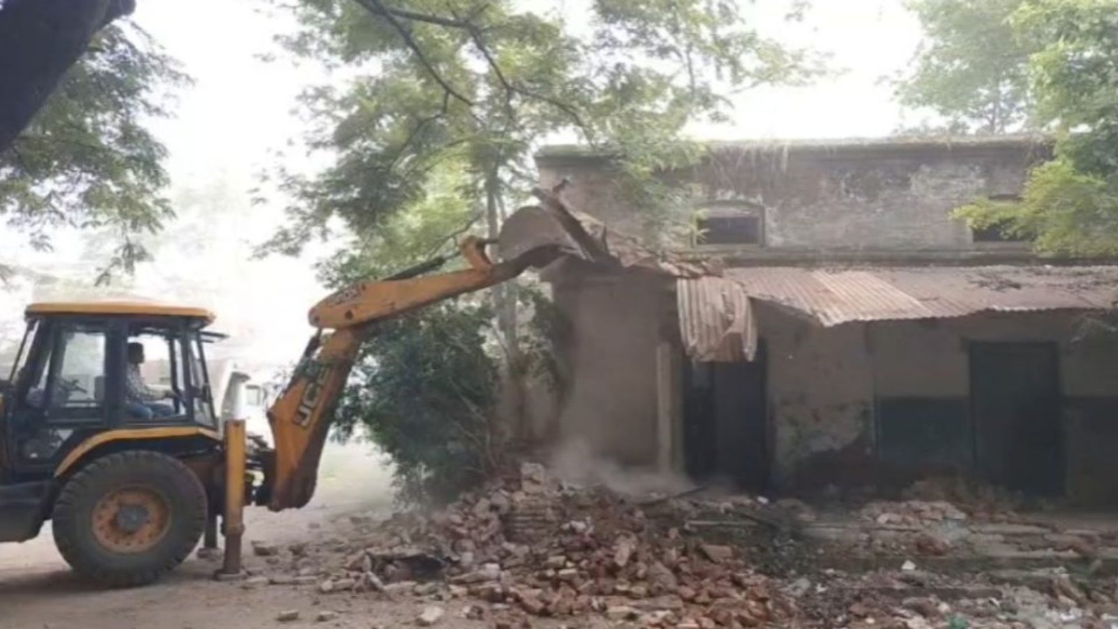 Dhar News: धार में भू-माफियाओं पर बड़ी कार्रवाई, हाईकोर्ट के बाद प्रशासन ने कराया कब्जा मुक्त