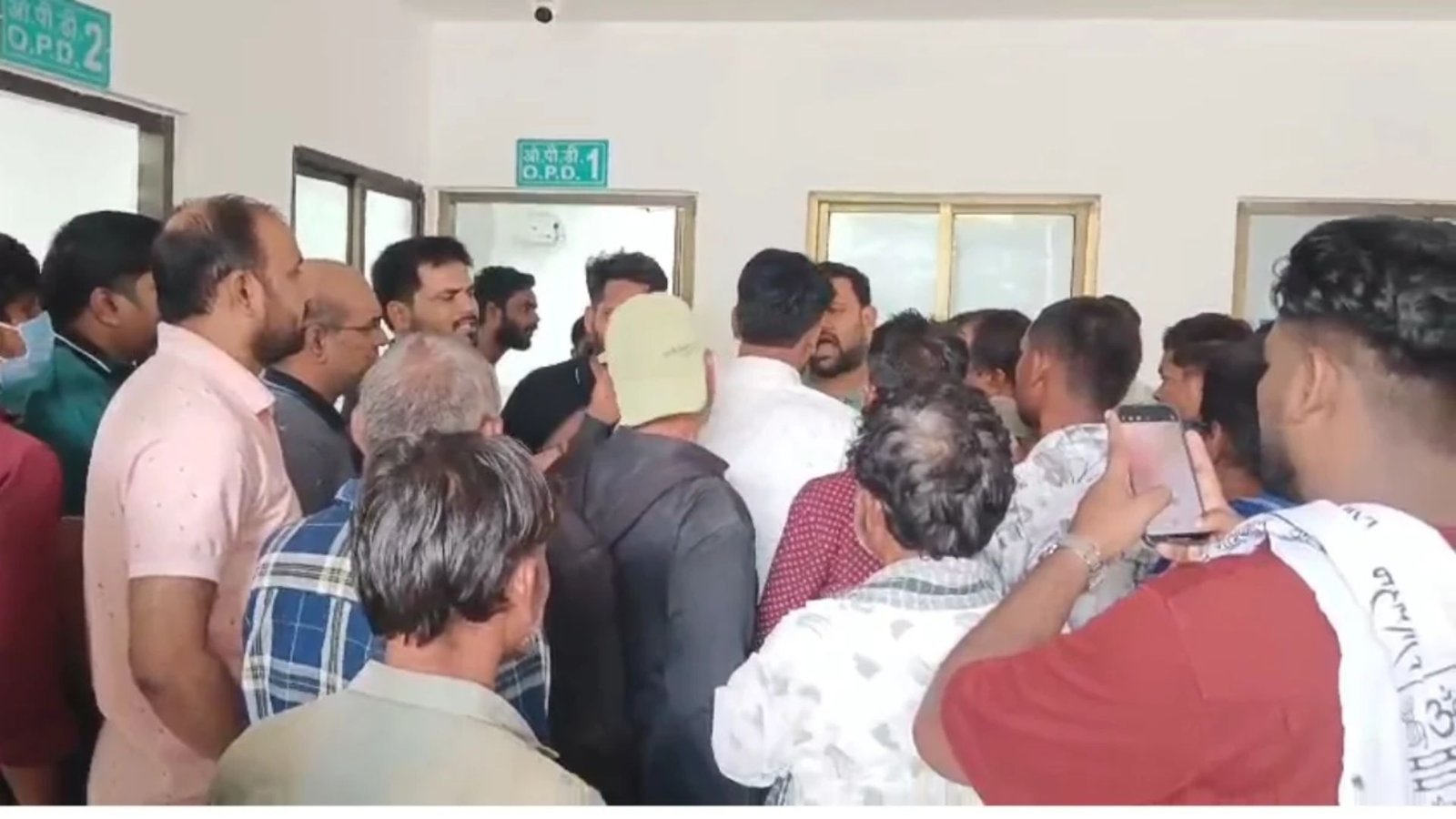 Bilaspur News: बिलासपुर में मरीज की मौत पर विवाद, परिजनों ने की डॉक्टरों पर लापरवाही का आरोप लगाकर कार्रवाई की मांग