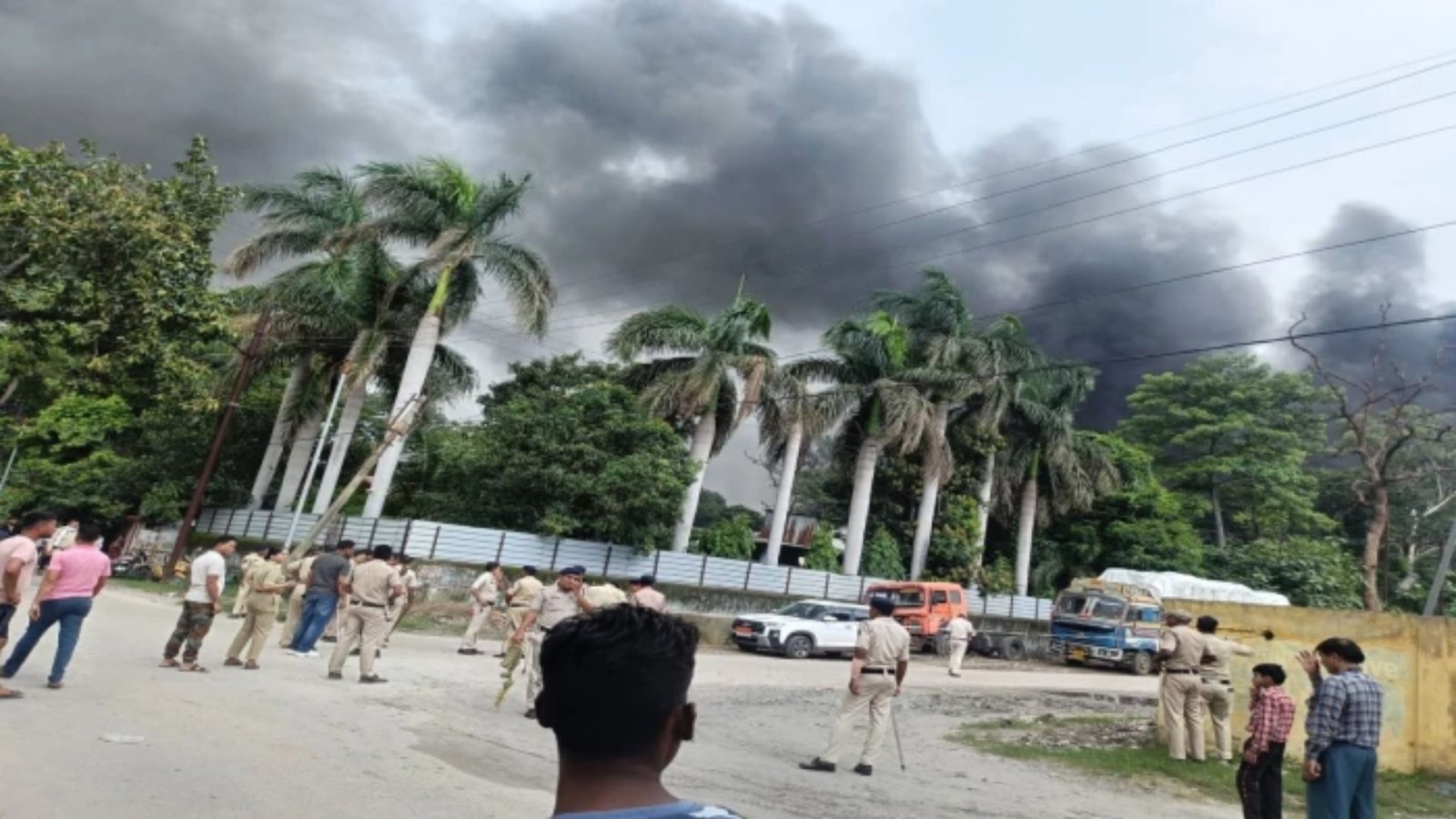 Korba News: बॉयलर ब्लास्ट से धधकी कोरबा की फैक्ट्री, आसमान में छाया काले धुएं का गुबार, इलाके में अलर्ट