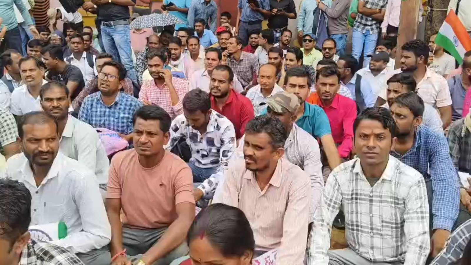 CG Guest Teachers Strike News: अतिथि शिक्षकों की हड़ताल पर सरकार का एक्शन, वैकल्पिक शिक्षकों की नियुक्ति के भी दिए निर्देश