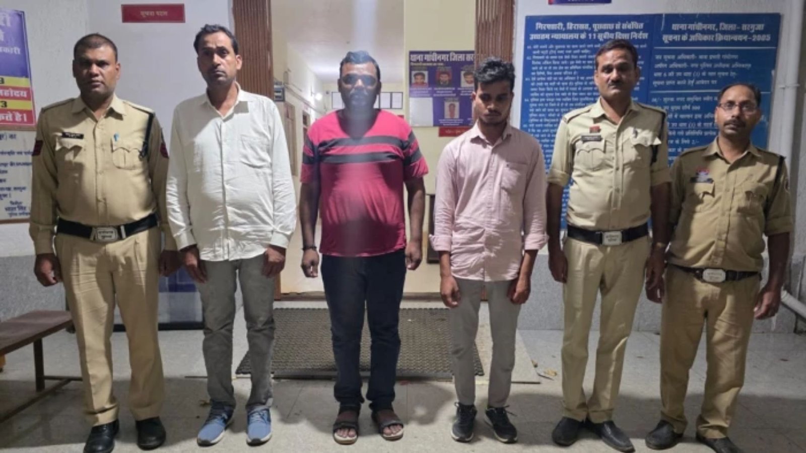 Ambikapur News: शराब के पैसे बचाने के लिए रची फर्जी ACB अफसर की साजिश, आबकारी अधिकारी की सूझबूझ से तीन गिरफ्तार