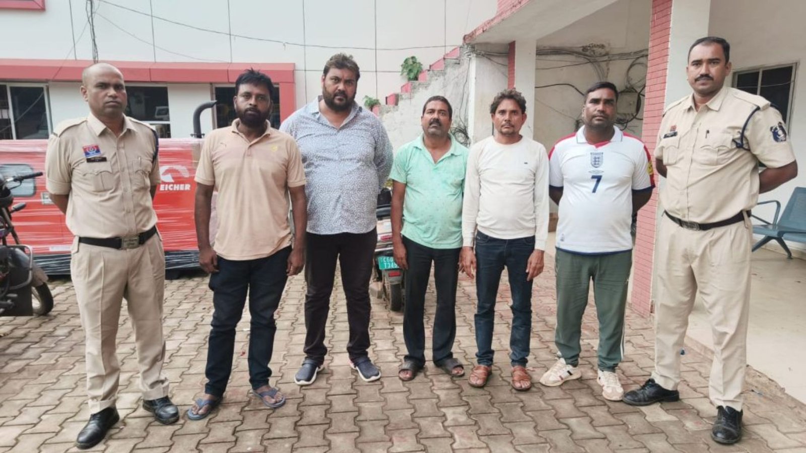Durg News: दुर्ग में पैसों के विवाद में खूनी वारदात, ICU में जिंदगी की जंग लड़ रहा युवक, फरार आरोपियों की तलाश जारी