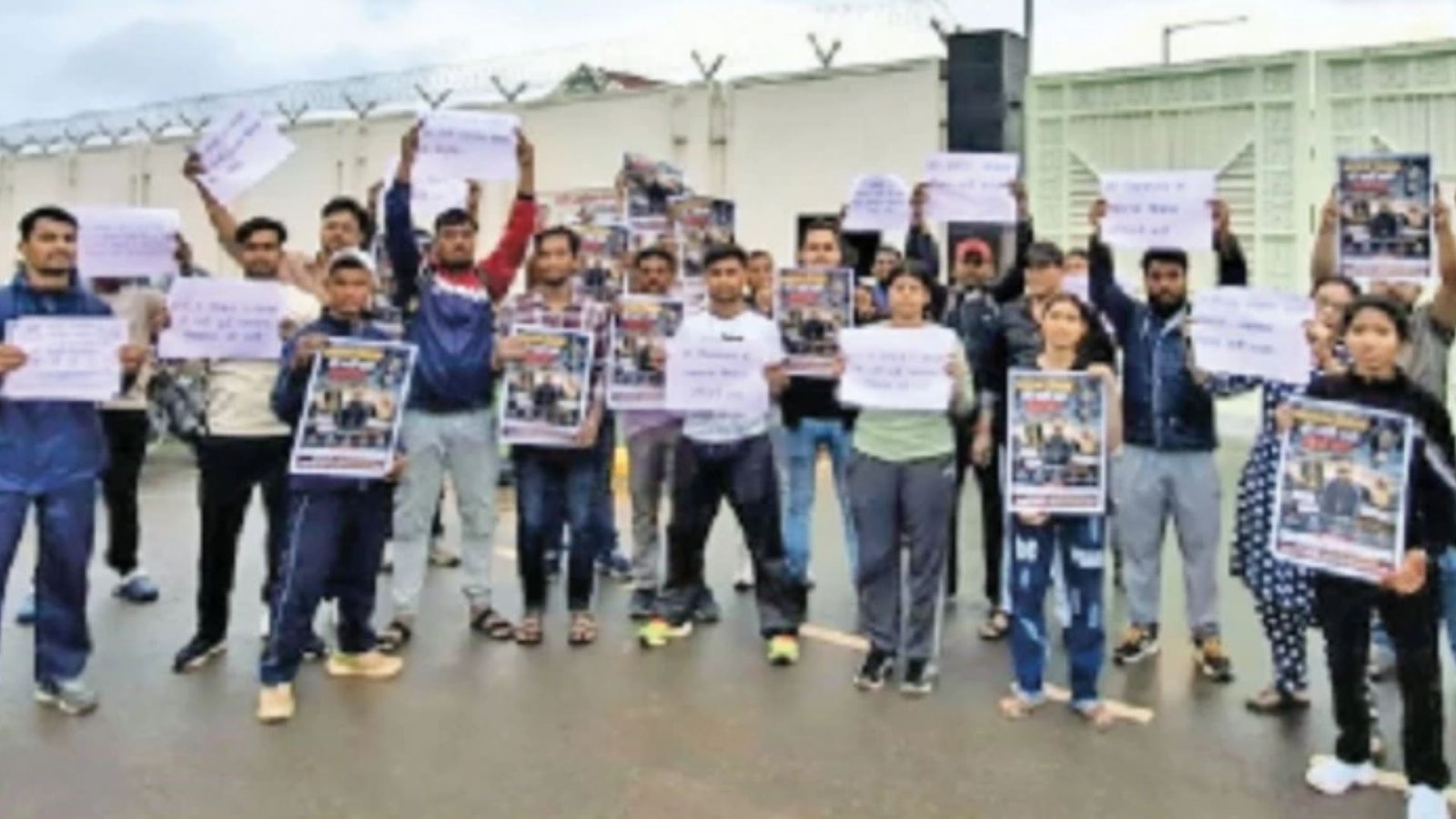 Raipur News : शिक्षक भर्ती विवाद: व्यायाम शिक्षक पद शामिल नहीं होने पर सरकार के खिलाफ प्रदर्शन