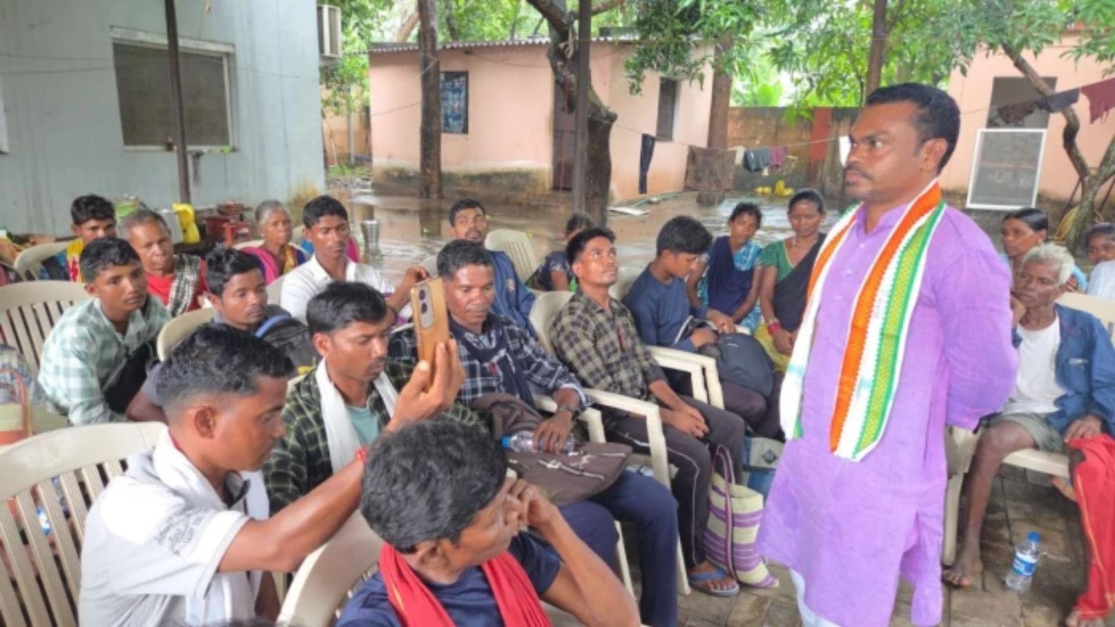 Sukma News: जेल में बंद आदिवासियों के समर्थन में कांग्रेस, हरीश कवासी ने प्रभावित गांवों का किया दौरा