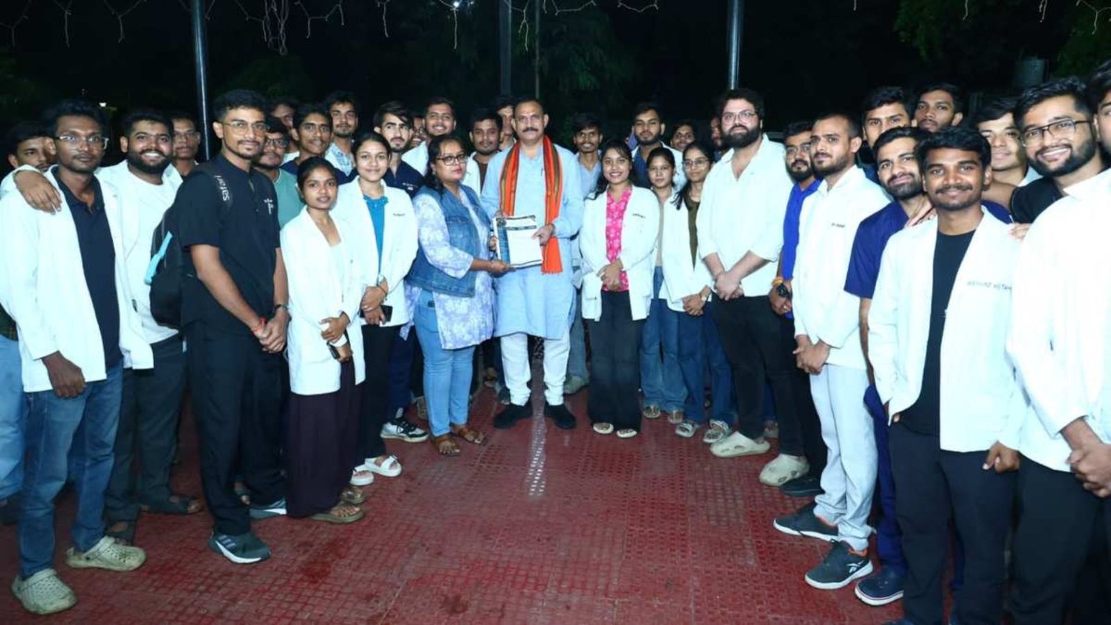 Raipur News: जूनियर डॉक्टरों की मांगों पर सरकार गंभीर, 17 सूत्रीय मांगपत्र पर जल्द कार्रवाई का भरोसा