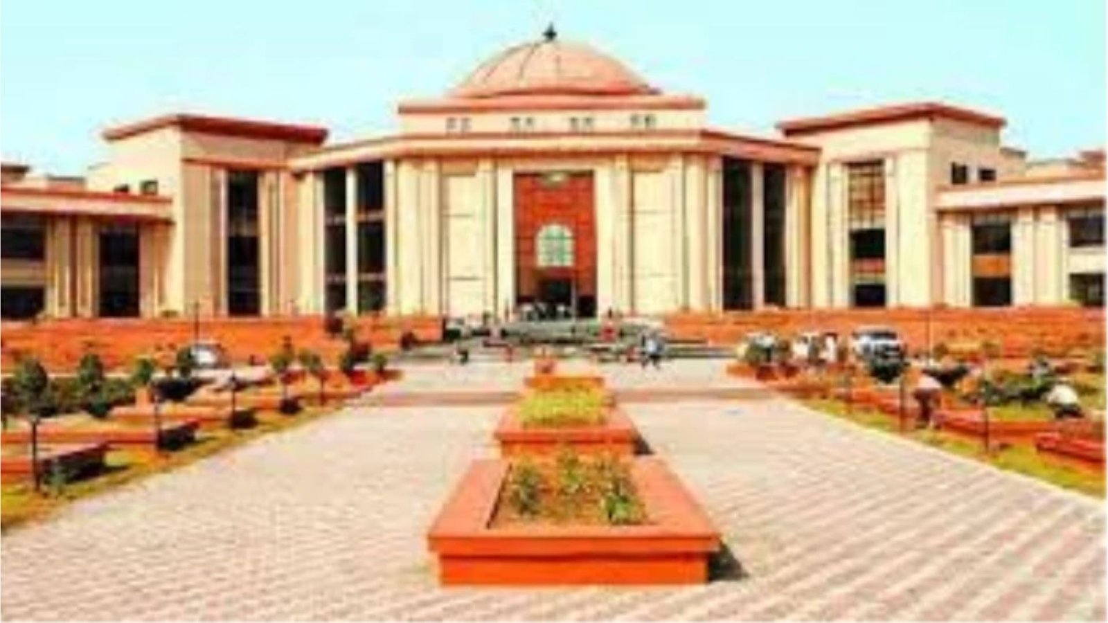 Bilaspur News :हाई कोर्ट का स्पष्ट आदेश: समान परिस्थितियां साबित नहीं कर सके शिक्षक, क्रमोन्नति वेतनमान की मांग खारिज