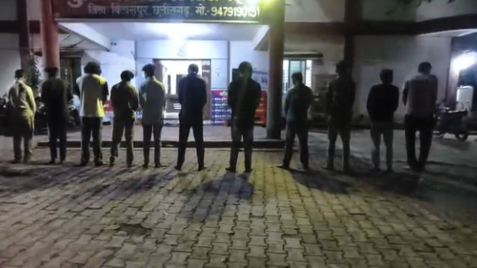 Bilaspur News: सिरगिट्टी में अपराधियों पर पुलिस का शिकंजा, नए प्रभारी के आते ही एक्शन से मचा हड़कंप