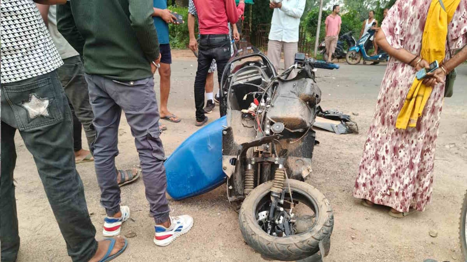 Marwahi NEWS: रफ्तार का कहर, कोयले से भरे ट्रेलर की चपेट में आया परिवार, पिता-पुत्र ने गंवाई जान