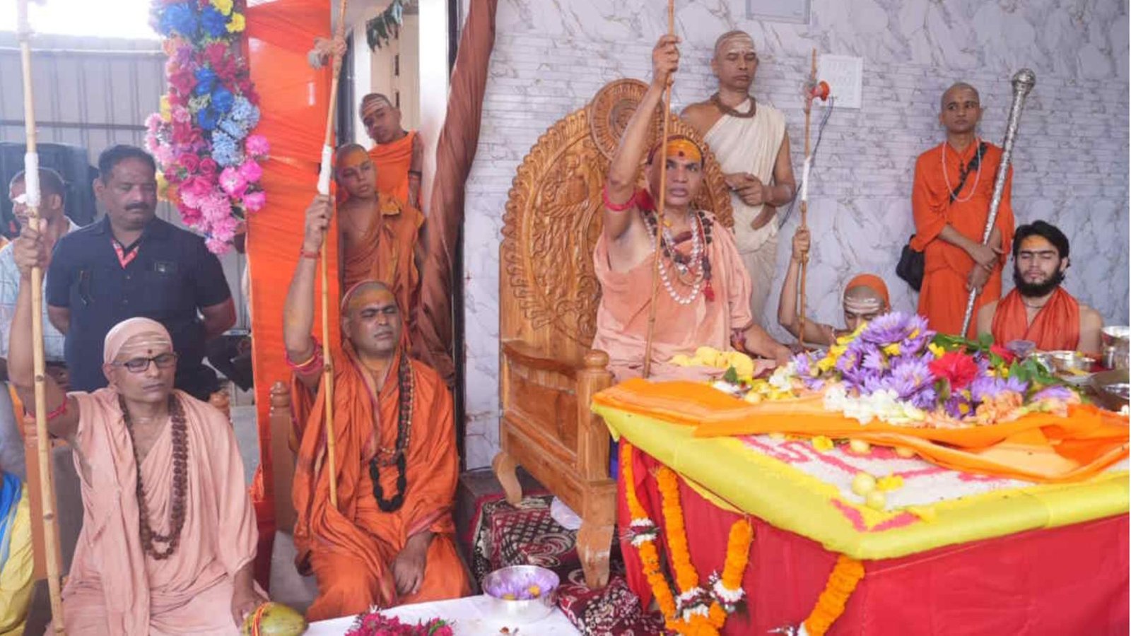 Bemetara News : सलधा में शंकराचार्य का प्रवचन: नियमितता, धर्म और शिव भक्ति से जीवन होता है सफल