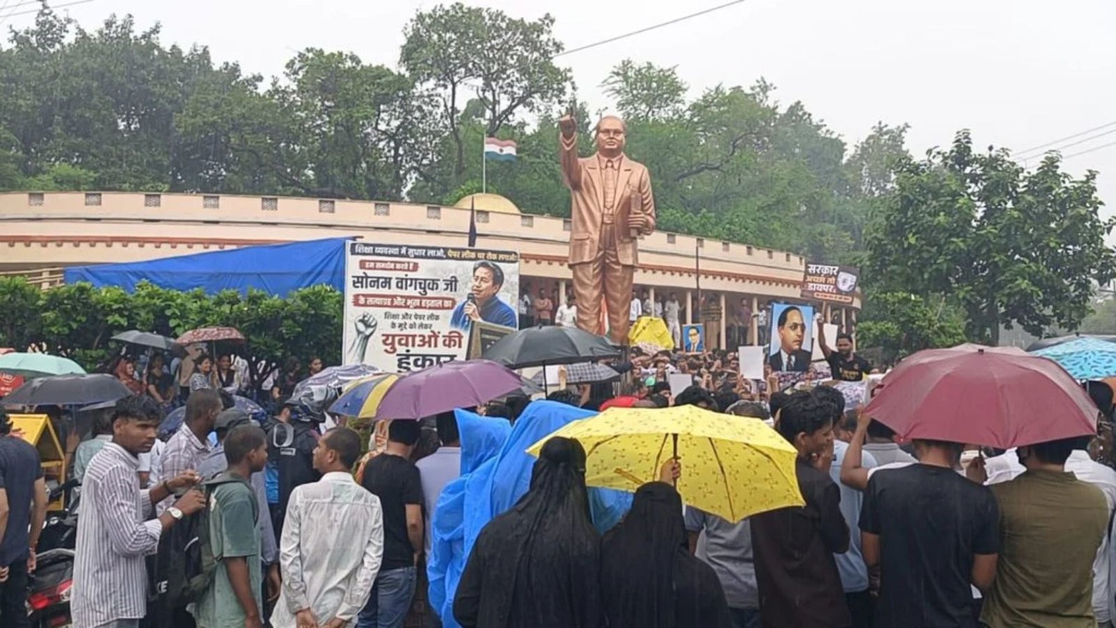 Raipur News: पेपर लीक और शिक्षा सुधार को लेकर रायपुर में प्रदर्शन, निष्पक्ष परीक्षा प्रणाली की उठी मांग