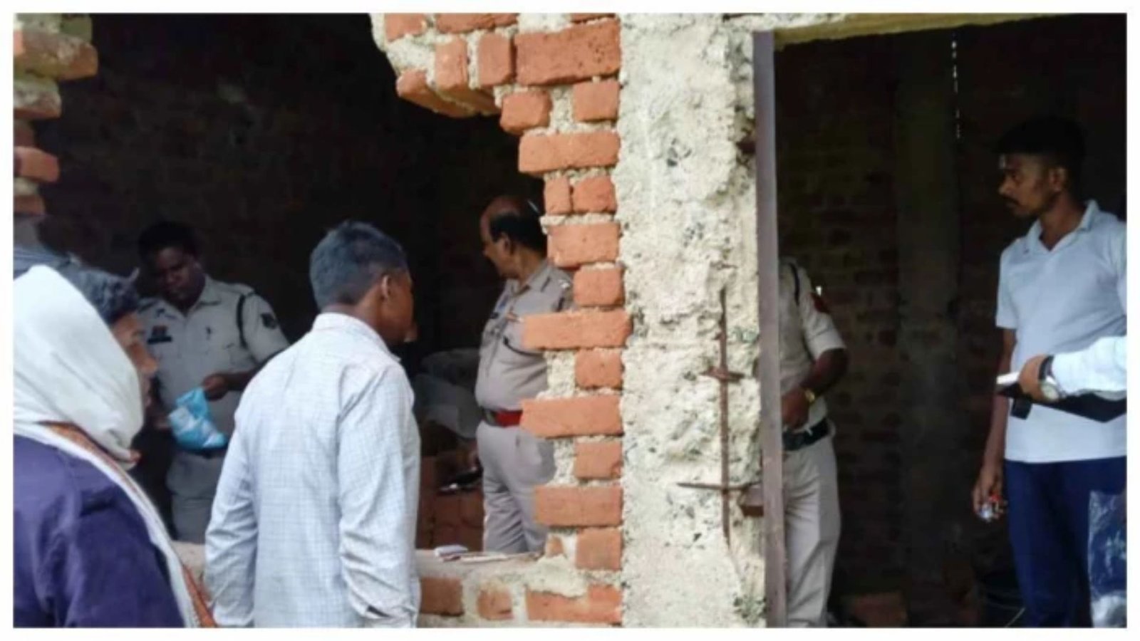 Raigarh News: महिला की ईंट से कुचलकर हत्या, मासूम को भी नहीं छोड़ा: रायगढ़ में सनसनी, हर एंगल से जांच में जुटी पुलिस