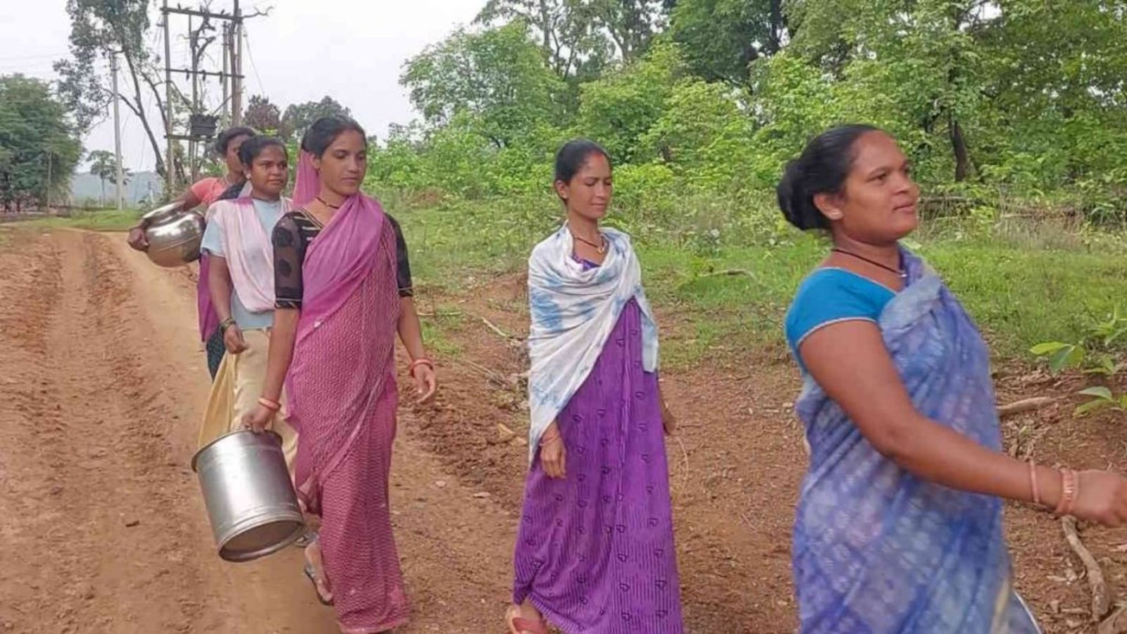 Manpur News: नक्सल मुक्त हुआ गांव, लेकिन पानी से नहीं मिली आजादी… जल जीवन मिशन पर उठे सवाल