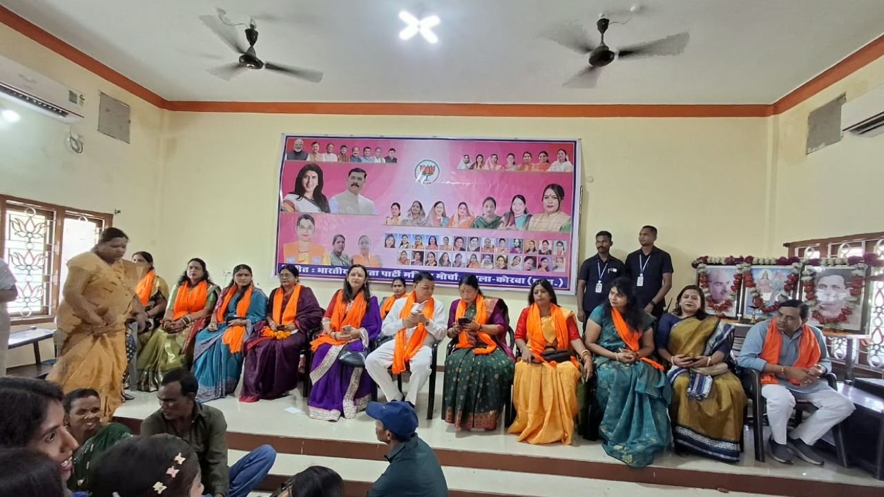 कोरबा में महिला मोर्चा की परिचयात्मक बैठक और हरेली-तीज उत्सव, फुलेश्वरी पैकरा ने लिया संगठनात्मक गतिविधियों का जायजा