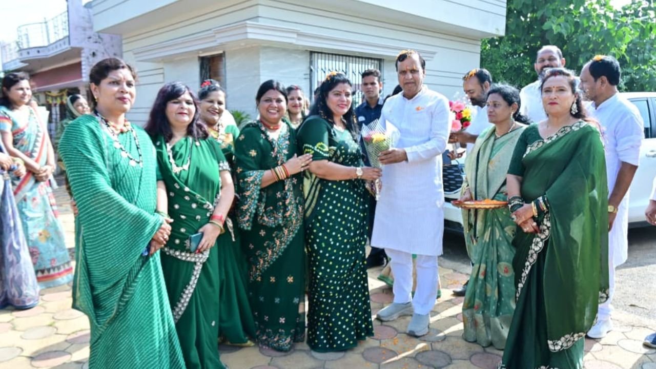 Sawan Utsav: भाटापारा में भाजपा महिला मोर्चा ने मनाया भव्य सावन उत्सव, प्रतियोगिताओं में महिलाओं ने दिखाया हुनर