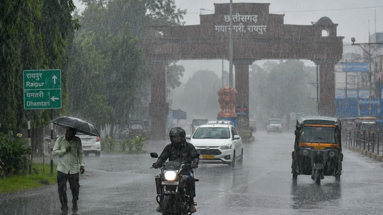 CG Weather News: 21 अगस्त को कई इलाकों में बारिश के आसार, एक-दो स्थानों पर भारी बारिश और वज्रपात की चेतावनी