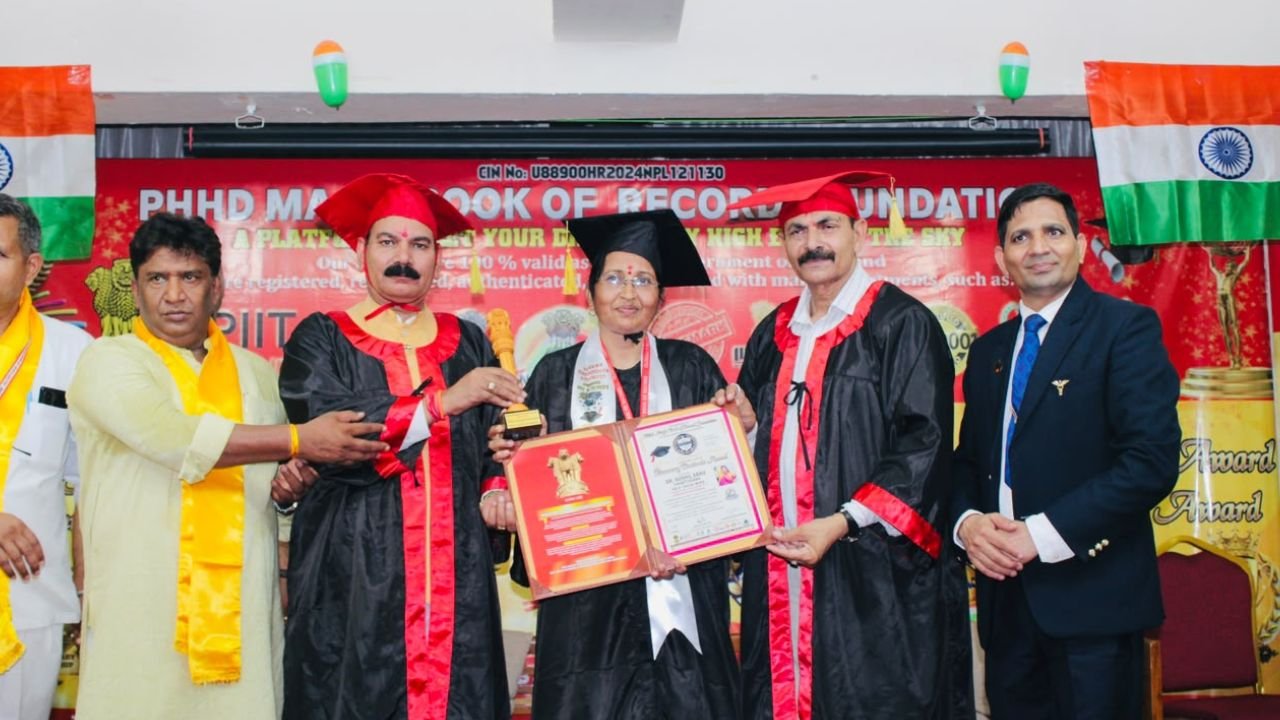 मां और बेटी को एक साथ मानद डॉक्टरेट की उपाधि! लोक गायिका पायल साहू ने बढ़ाया छत्तीसगढ़ का गौरव, सुशीला साहू को भी इस काम का मिला इनाम