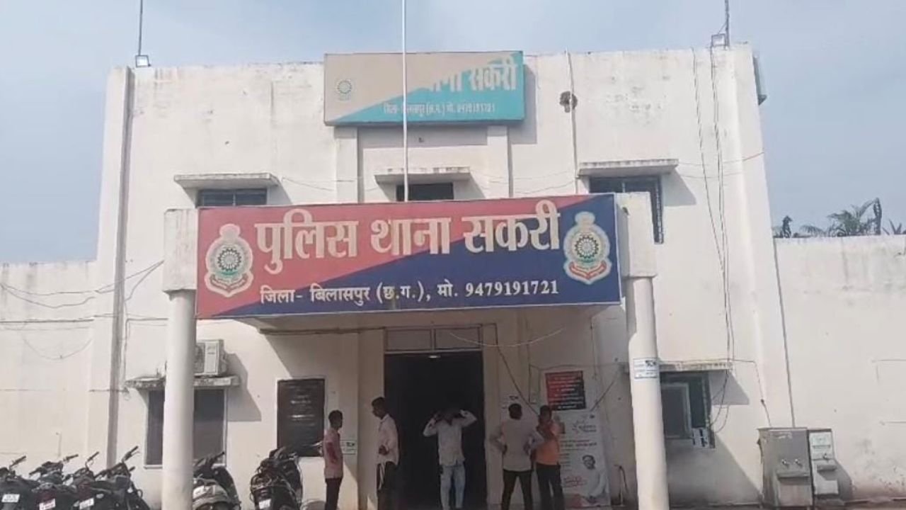 Bilaspur News: उधार के 10 हजार रुपये मांगने पर आरक्षक ने दी झूठे केस में फंसाकर जेल भेजने की धमकी, एसएसपी से शिकायत, जानें पूरा मामला
