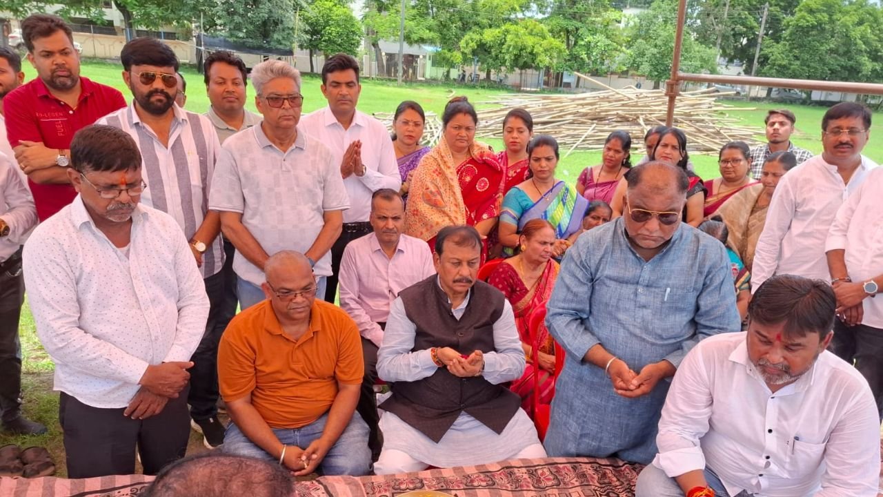 Durg News: दुर्ग में गणेश महोत्सव-2026 की तैयारियों का शुभारंभ, सांसद विजय बघेल ने किया भूमि पूजन