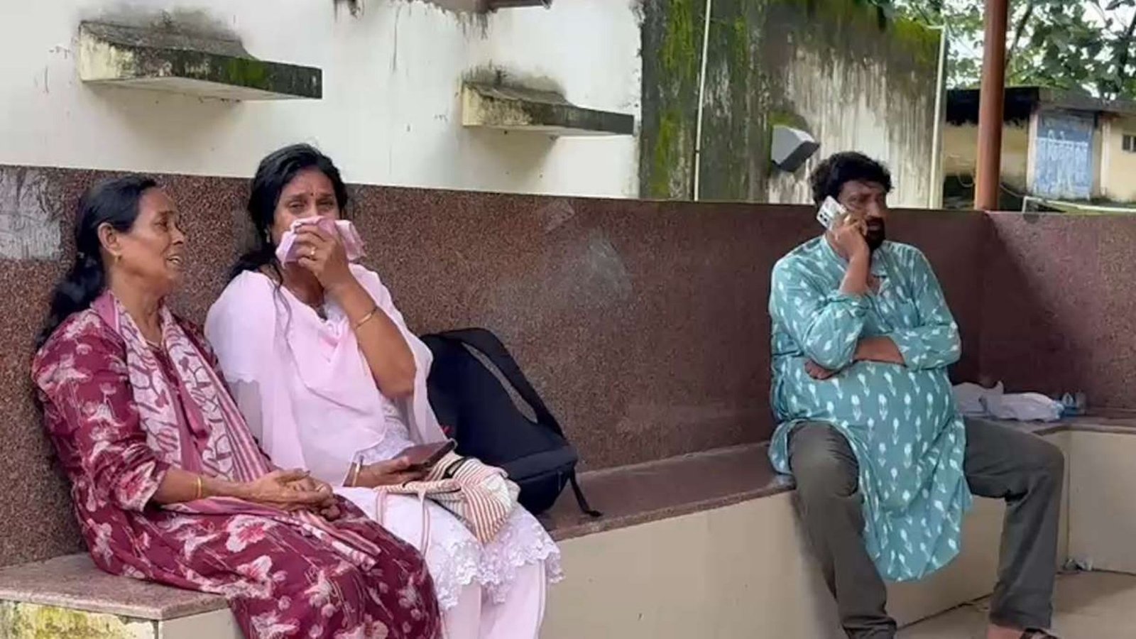 Korba News: OPD नहीं पहुंचे तो स्टाफ ने खिड़की तोड़ी, बाथरूम में फंदे पर लटका मिला डॉक्टर का शव