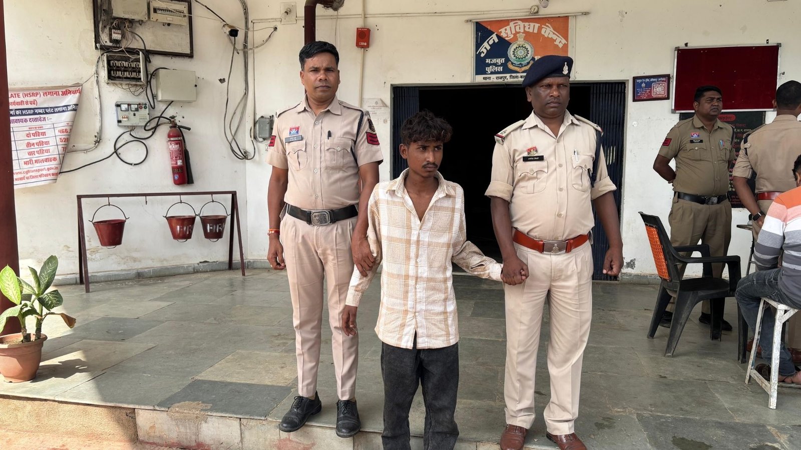 Balrampur News : राखी के दिन विवाद ने लिया खौफनाक रूप, पेट्रोल डालकर युवक को जलाने की कोशिश