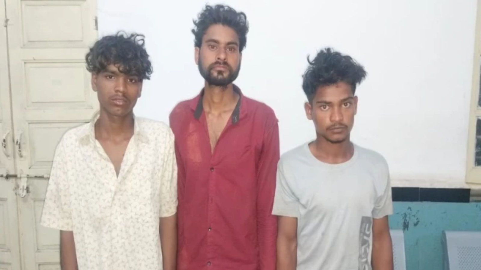 Bilaspur News : बरपाली गांव में दबिश देकर तीन नाबालिग समेत छह आरोपित गिरफ्तार, चाकू बरामद