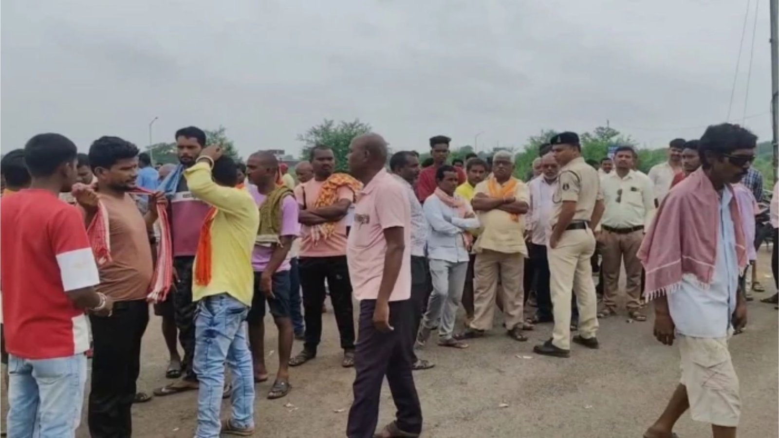 Dhamtari News : धमतरी के श्यामतराई में अंतिम संस्कार पर विवाद, प्रशासन के हस्तक्षेप के बाद हिंदू रीति से हुआ क्रियाकर्म