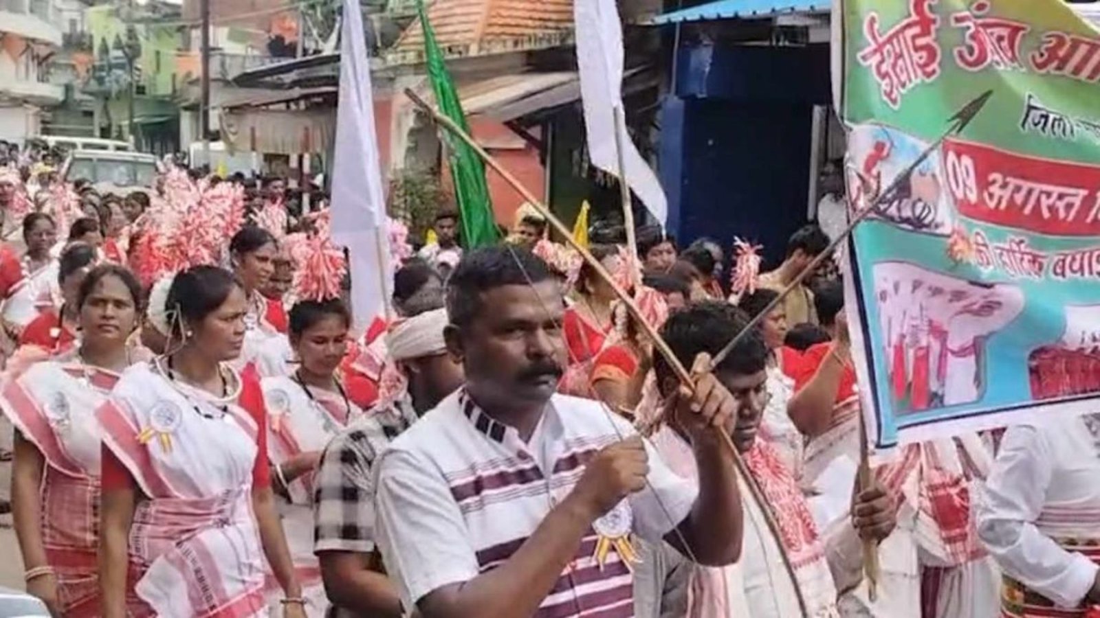 Raipur News: आदिवासी दिवस पर कहीं उत्सव तो कहीं बवाल, सक्ती में छात्र की मौत पर न्याय की मांग, भानुप्रतापपुर-सारंगढ़ में निकली रैली