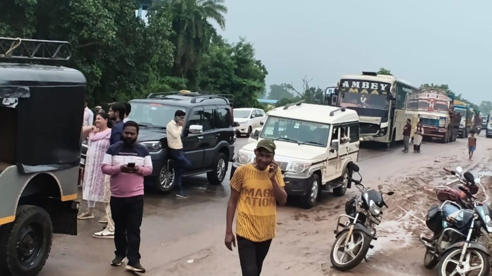 Balod News: NH-30 पर ट्रक ड्राइवरों का चक्काजाम, RTO चेकिंग के विरोध में सड़क पर उतरे चालक