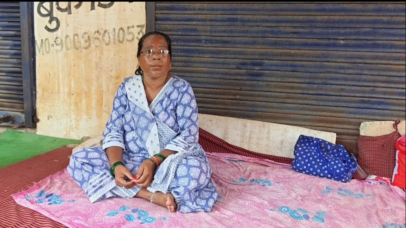 Janjgir-Champa News: सरकारी जमीन पर पक्के निर्माण का आरोप, कार्रवाई नहीं होने पर महिला ने शुरू की भूख हड़ताल