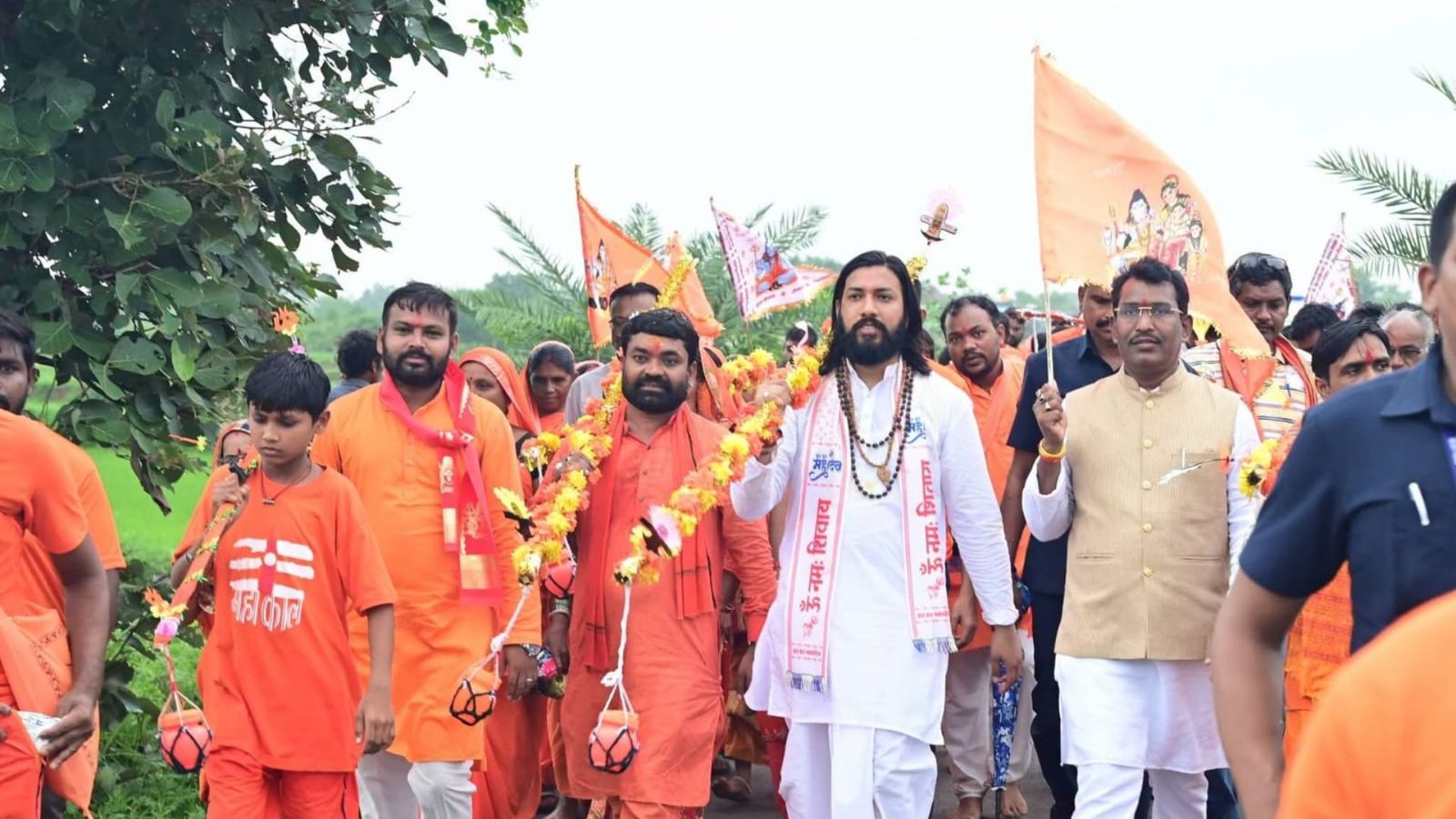 Arang News: मंत्री गुरु खुशवंत साहेब के नेतृत्व में निकली 71 किमी की सामाजिक सद्भाव कांवड़ यात्रा, हजारों श्रद्धालु हुए शामिल
